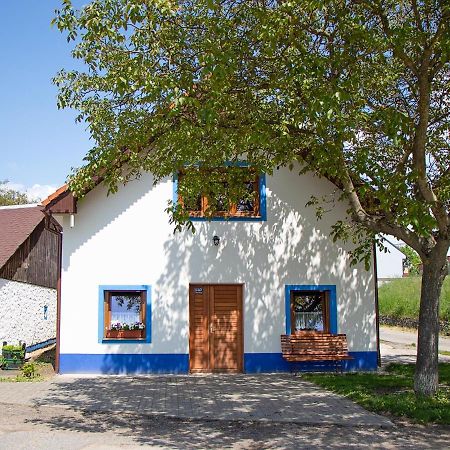 Apartman Na Vinarske Stezce Velke Bilovice ภายนอก รูปภาพ