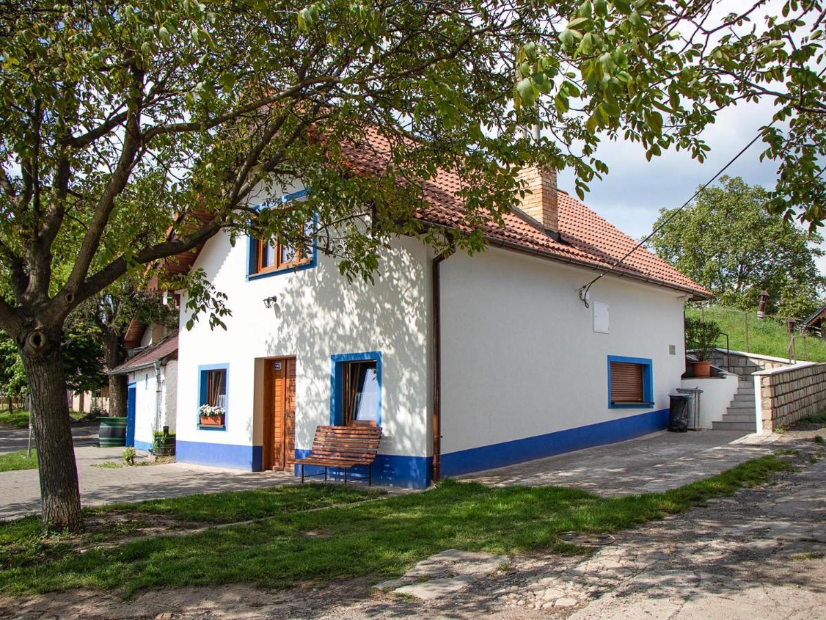 Apartman Na Vinarske Stezce Velke Bilovice ภายนอก รูปภาพ