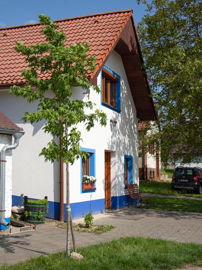 Apartman Na Vinarske Stezce Velke Bilovice ภายนอก รูปภาพ
